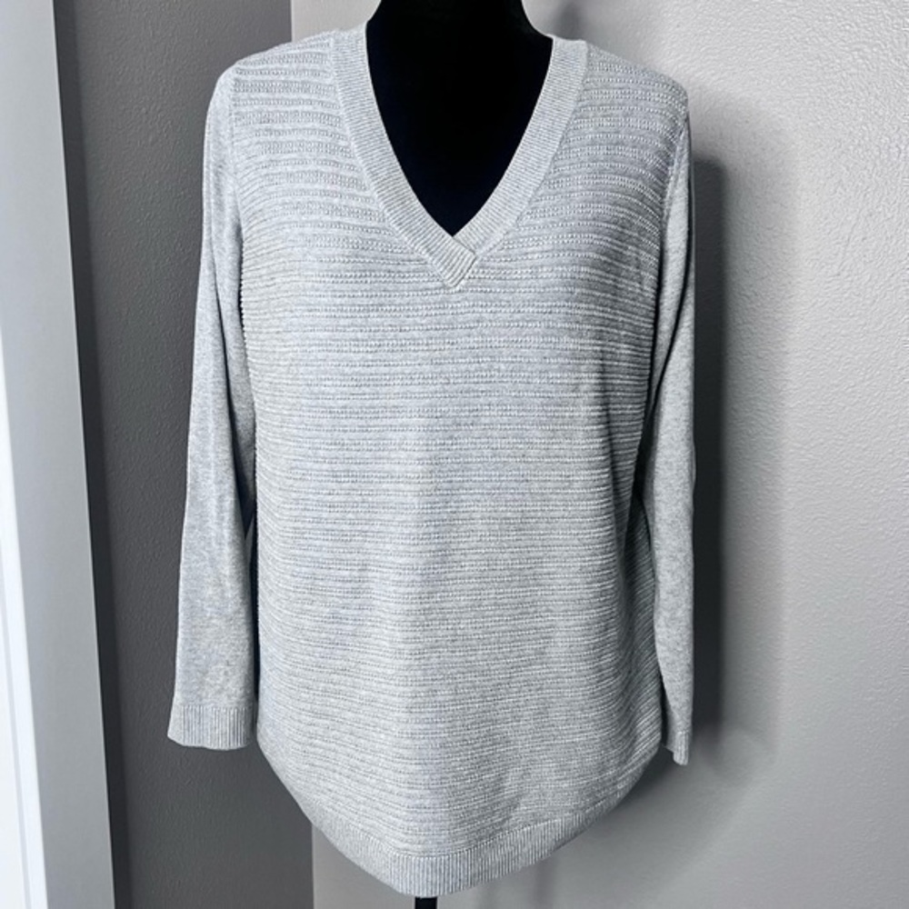 Hilary Radley women’s size large gray V-neck sweater